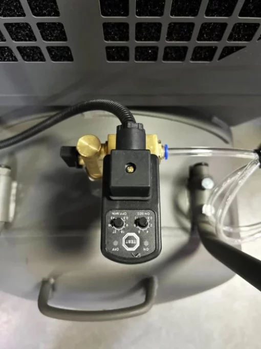 Компрессор винтовой GTM DLG7.5V/inv, 200 л,&nbsp;1000л/мин, 7,5кВт 8бар, 380В, инвертор, кожух