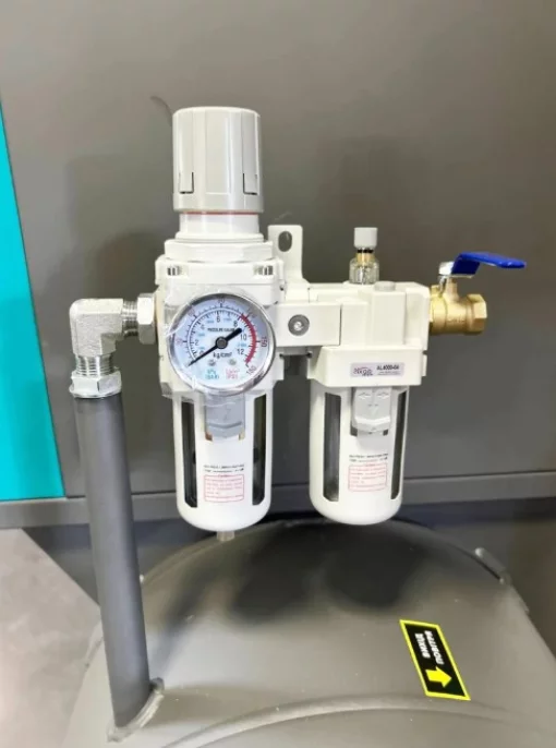 Компрессор винтовой GTM DLG7.5V/inv, 200 л,&nbsp;1000л/мин, 7,5кВт 8бар, 380В, инвертор, кожух
